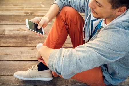 The Basics of Twitter for Personal Trainers 2 texting